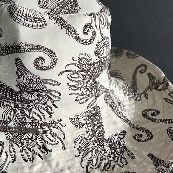 OndadeMar Ladies Reversible Seahorse Bucket Hat - Picture 7 of 16
